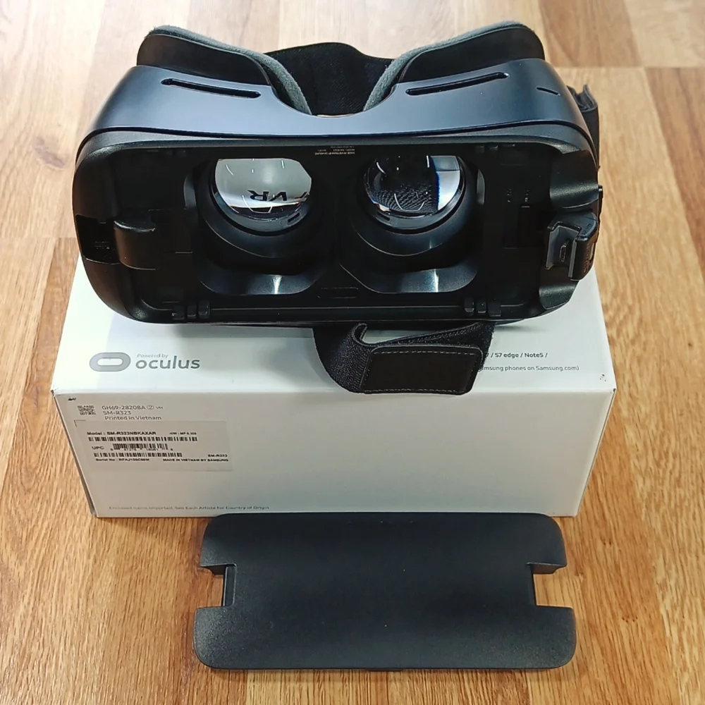 Samsung Gear VR set powered by Oculus